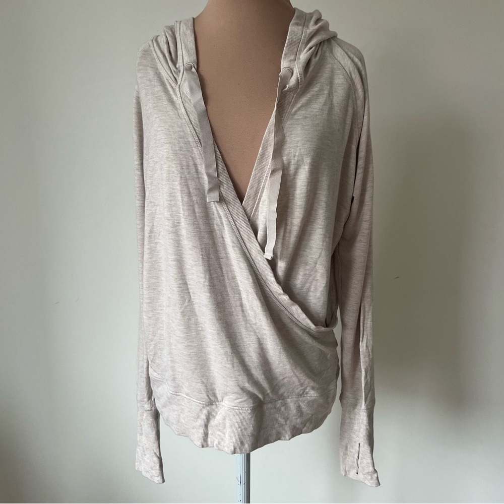 Athleta Inner Twist Hoodie Wrap Beige V-Neck Long Sleeve Sweatshirt EUC Size M